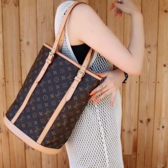 - 🌟 LIKE NEW❤️ LOUIS VUITTON BUCKET GM SHOULDER BAG - Picture 3 of 16